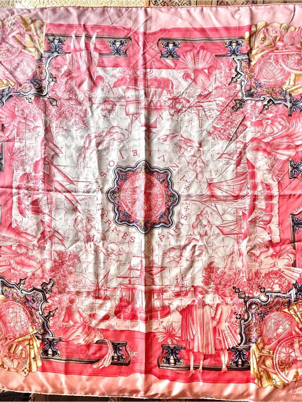 HERMES: “Azulejos” by Catherine Baschet, Rose on Rose - Picture 5 of 5